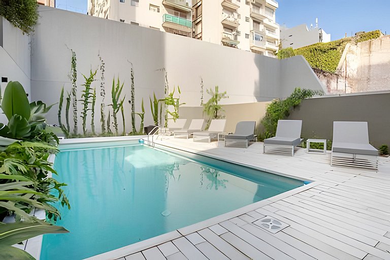 Estudio Luminoso con Coworking, Balcón y Piscina