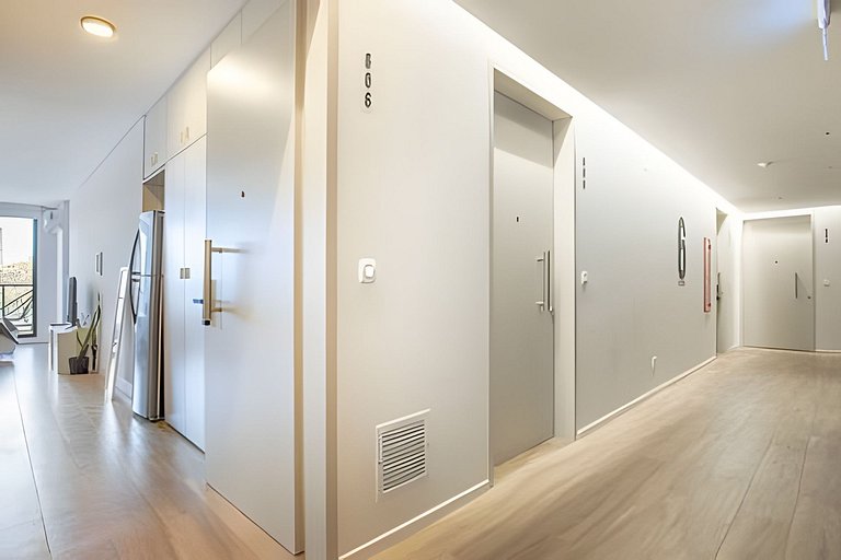 Estudio Luminoso con Coworking, Balcón y Piscina