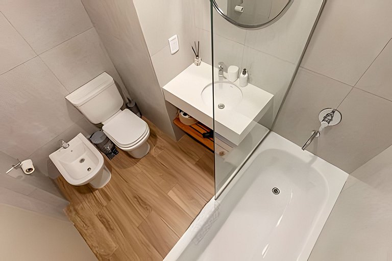 Estudio Luminoso con Coworking, Balcón y Piscina