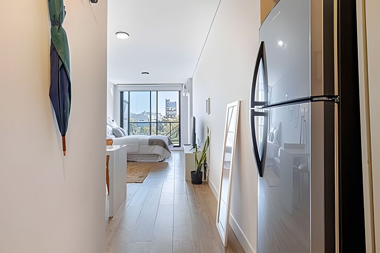 Estudio Luminoso con Coworking, Balcón y Piscina