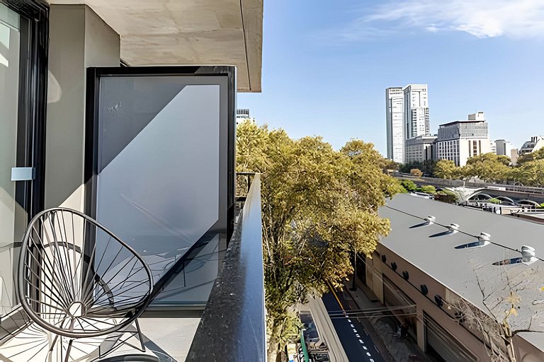 Estudio Luminoso con Coworking, Balcón y Piscina