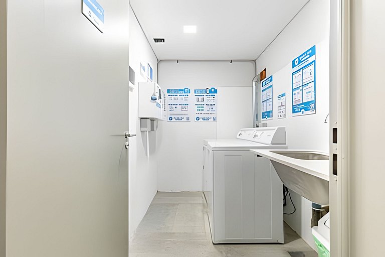 Estudio Luminoso con Coworking, Balcón y Piscina