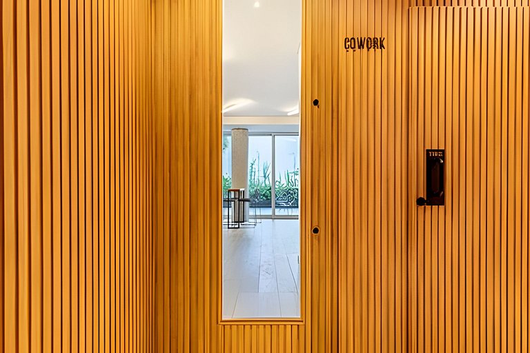 Estudio Luminoso con Coworking, Balcón y Piscina