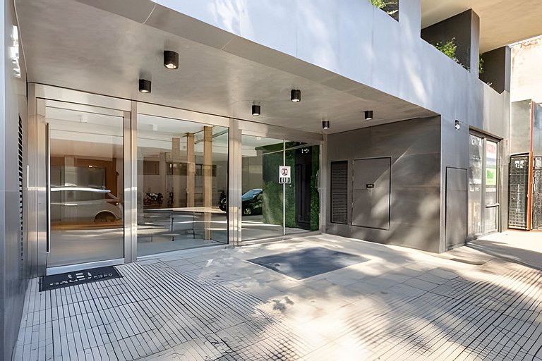 Estudio Luminoso con Coworking, Balcón y Piscina