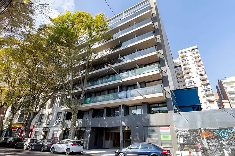 Estudio Luminoso con Coworking, Balcón y Piscina