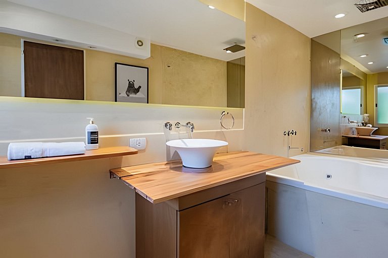 Great house w/ private terrace BBQ & Jacuzzi