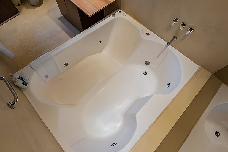 Great house w/ private terrace BBQ & Jacuzzi