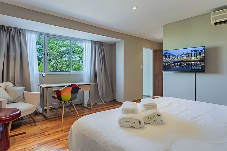 Great house w/ private terrace BBQ & Jacuzzi