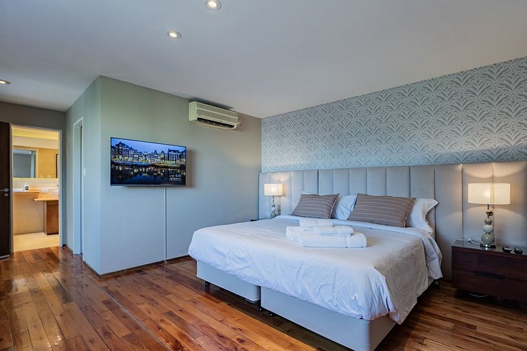 Great house w/ private terrace BBQ & Jacuzzi