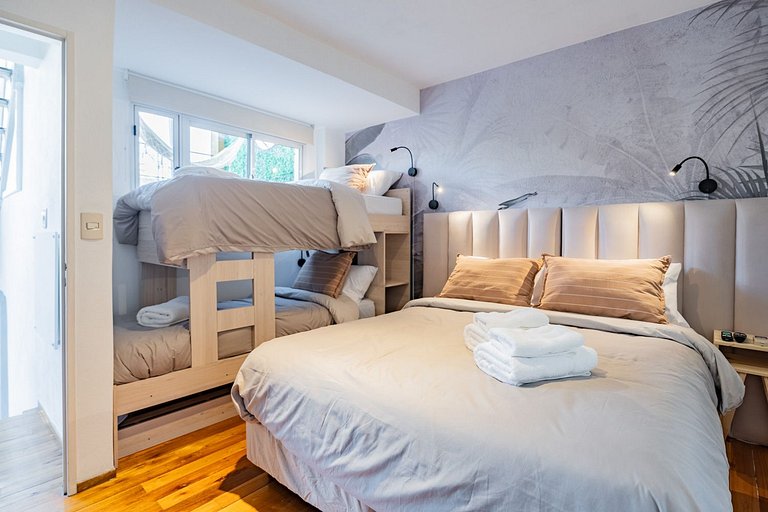 Great house w/ private terrace BBQ & Jacuzzi