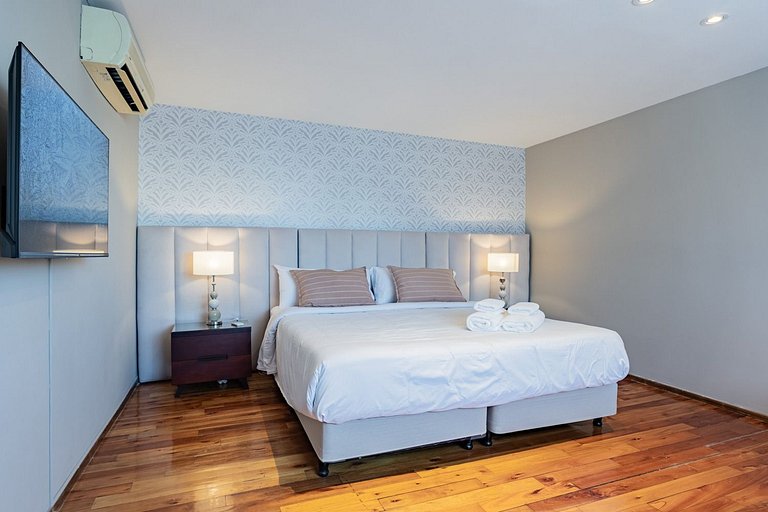 Great house w/ private terrace BBQ & Jacuzzi